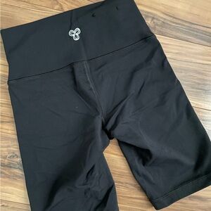 EUC Aritzia TnAction 9” women’s bike shorts black buttery soft size S worn once